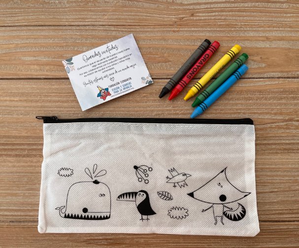 Estuche infantil con lápices de colores. Fundación Espadafor